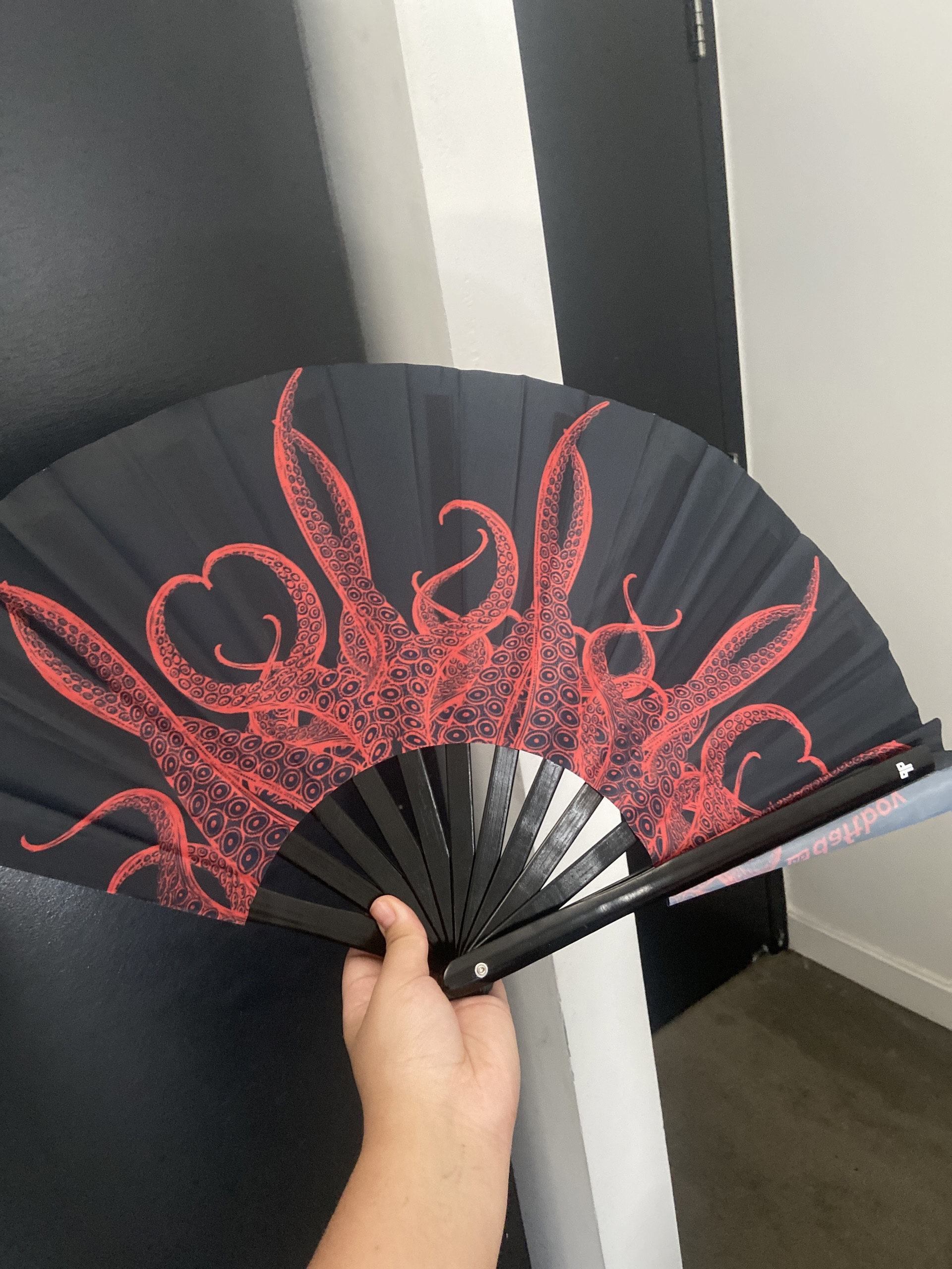 Get Clackin' With This Kraken Folding Fan!🐙 – Daftboy